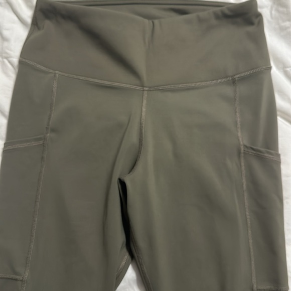 BR Standard - Taupe Leggings - Medium - Picture 3 of 8